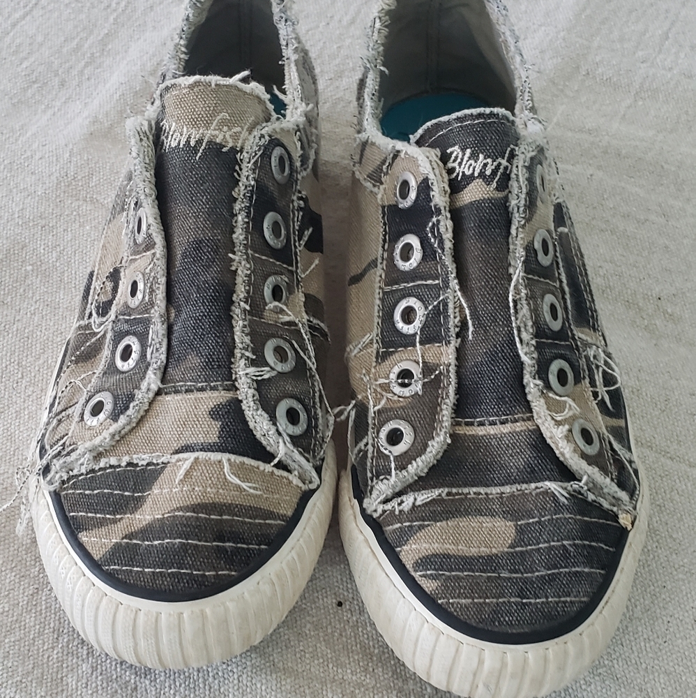 Blowfish camo shoes, Size 8 womens